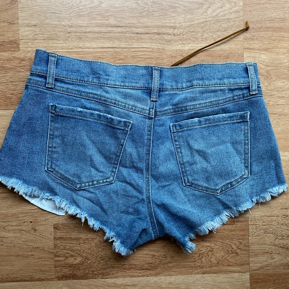 Sincerely Jules low rise denim shorts NWT - Picture 2 of 4